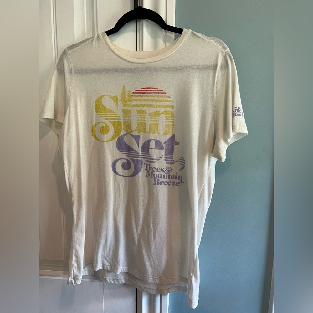 Life is Good Classic Fit Large Tee Sun Set, Trees & Mountain Breeze
